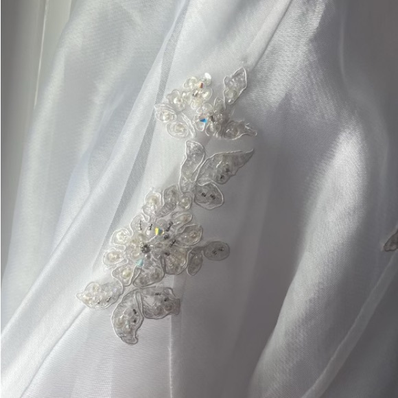 Beautiful Wedding Gown Dress size 6 - Picture 11 of 15